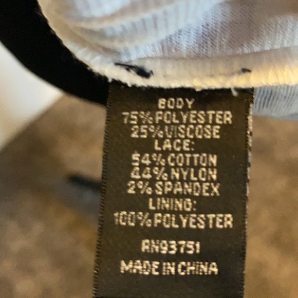 Casual Express Women’s Top M Cream Wine Green NWT - Picture 6 of 8